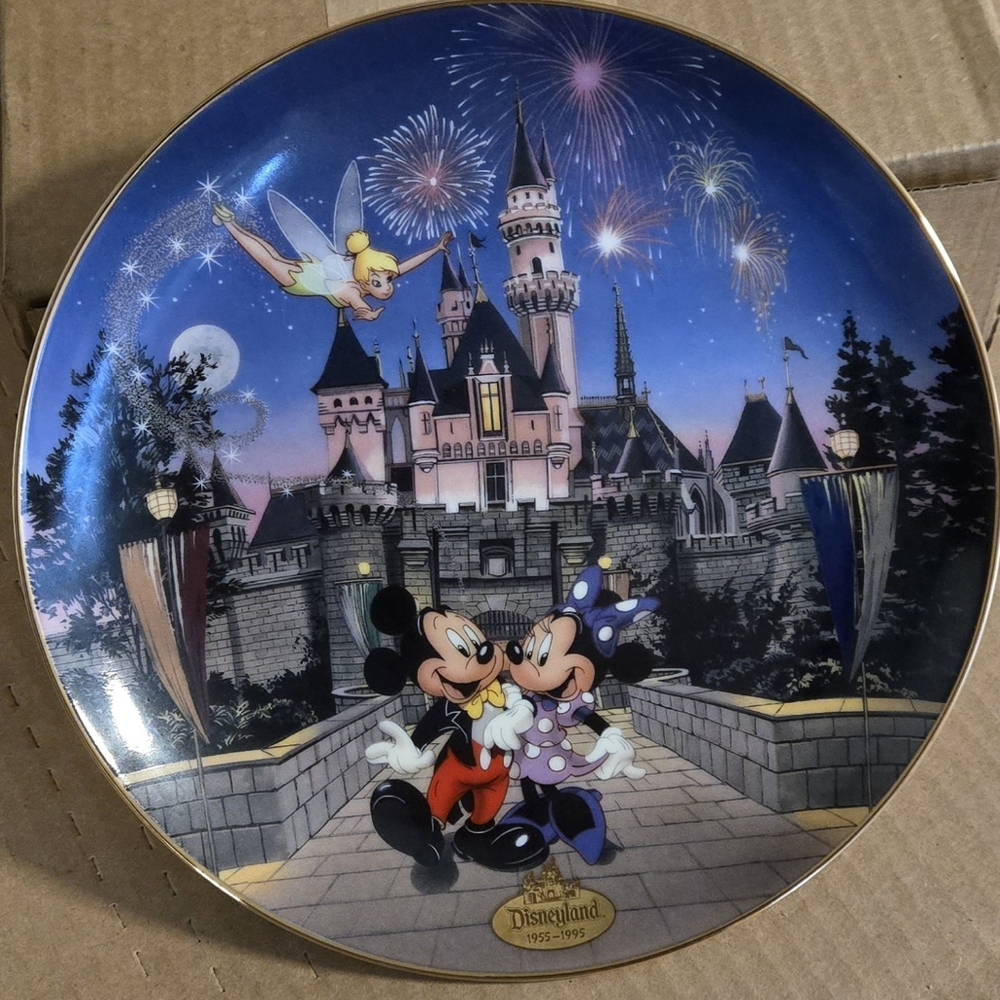 Disneyland Mickey and Minnie Decorative Plate